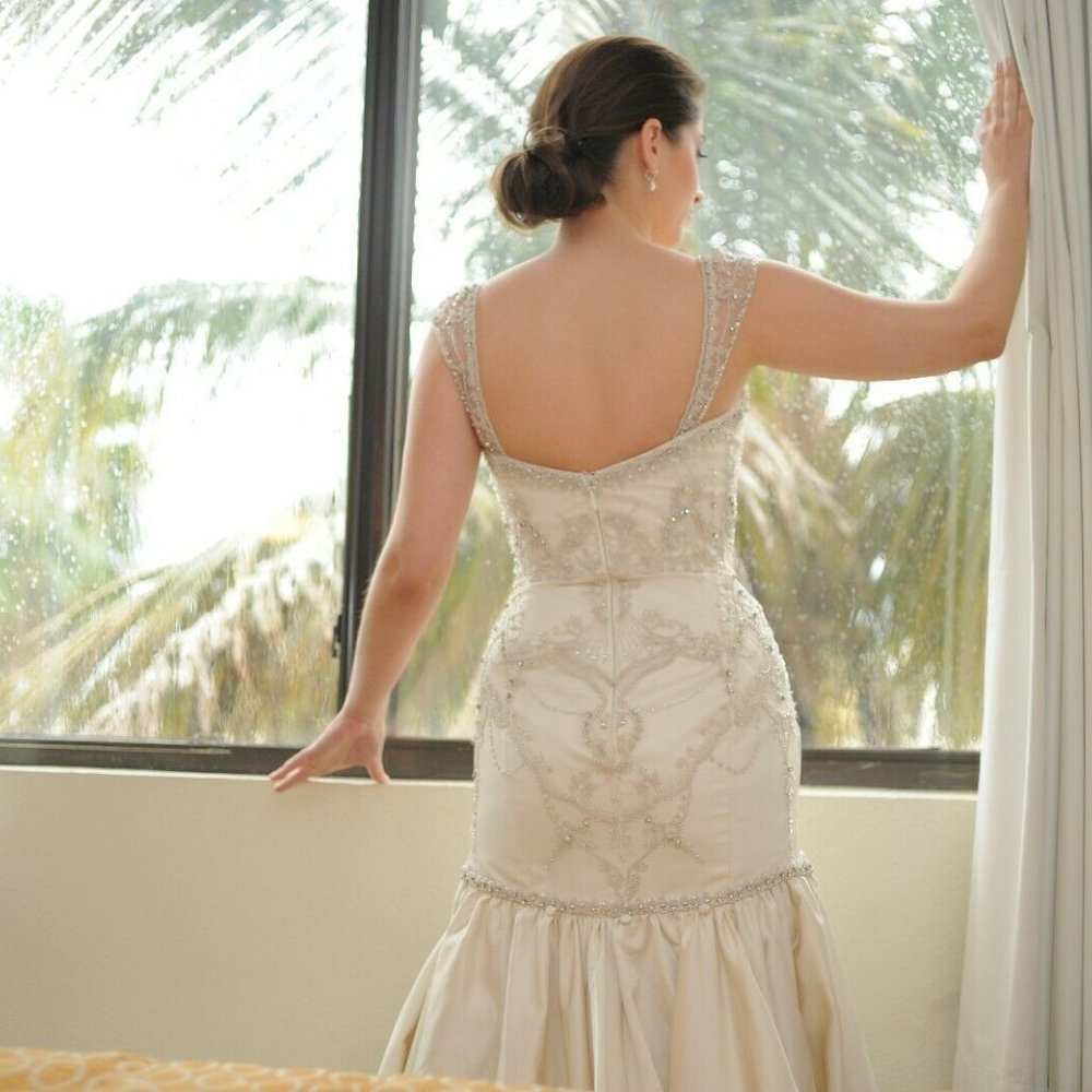 Beaded Wedding Dress SZ 2 Ivory Silk Lace Shiny - Picture 1 of 8